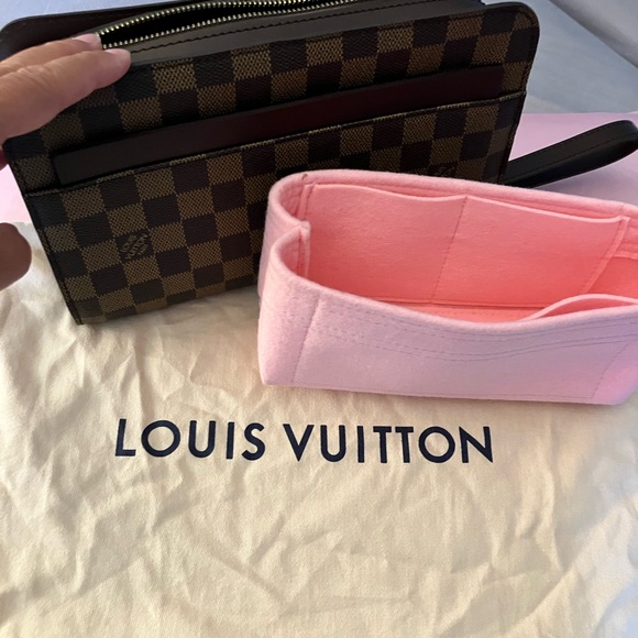 Louis Vuitton Travel Tote in Classic Damier Ebene Print - Picture 8 of 8